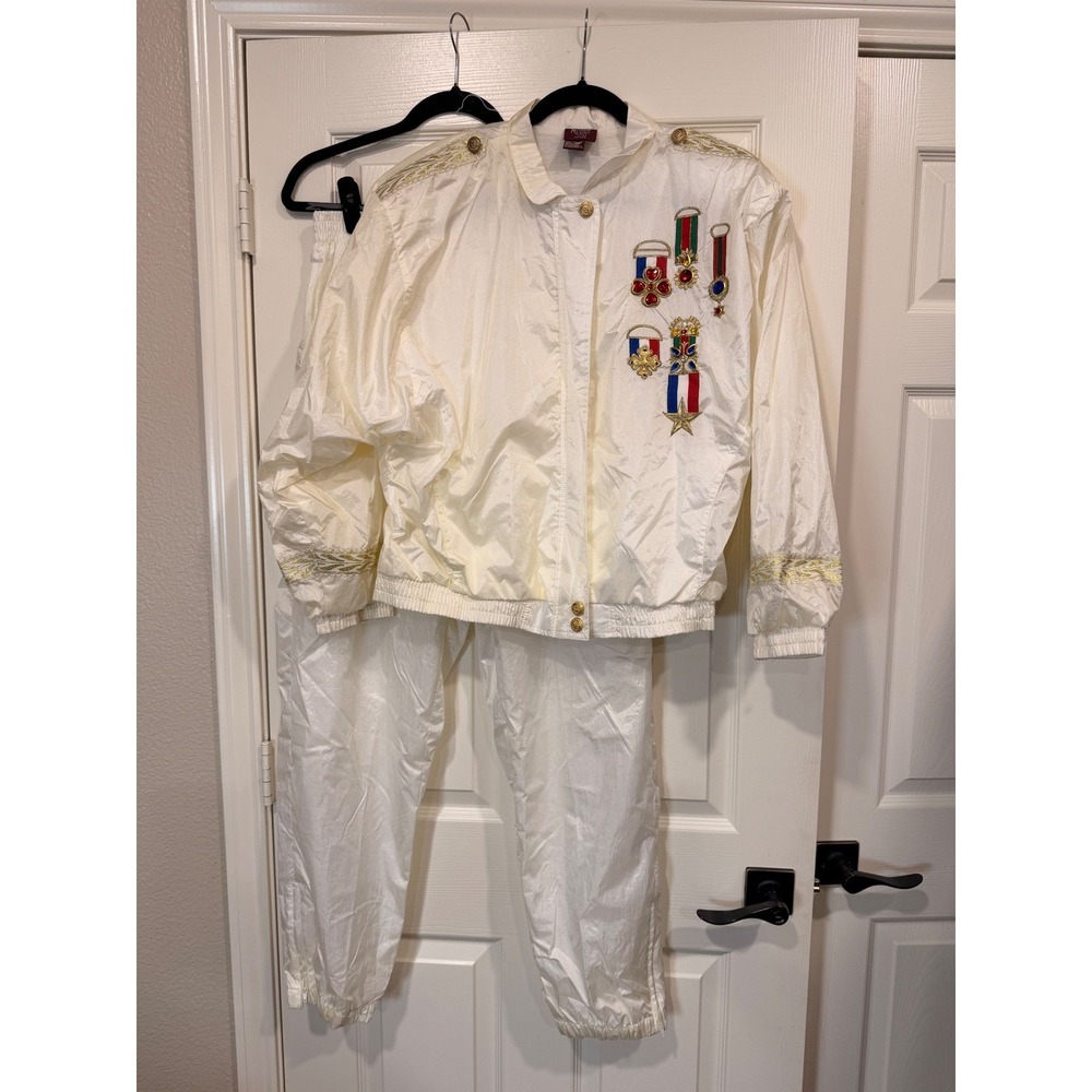 #36 Northern Style Track Suit Sz.‎ Medium White Vintage Military Medals PTP: 25"